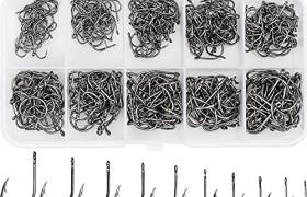 CAPRICIOUS 500Pcs Crochets de Pêche Hameçons Carpe de Pêche en Acier Carbone Amecon Hamecon de Peche Truite Mer Hameçons Barbelés en 10 Tailles avec Barbes et Boîte Plastique pour Pêche Eau Douce Mer
